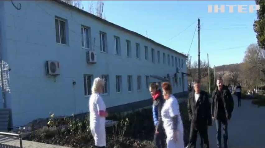 "Жінки за мир" напередодні Дня соціального робітника відвідали будинок для престарілих людей на Донбасі
