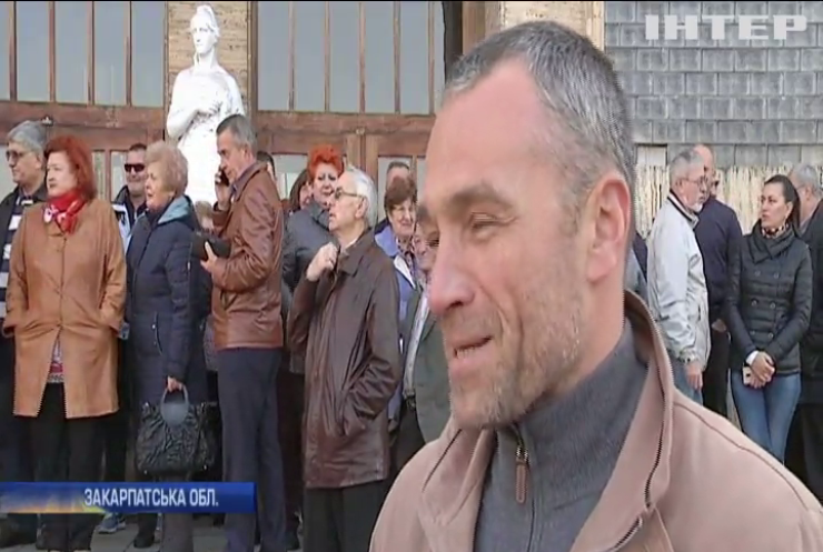 В Ужгороді судді Адмінсуду намагаються відібрати у профспілок історичну споруду в центрі міста