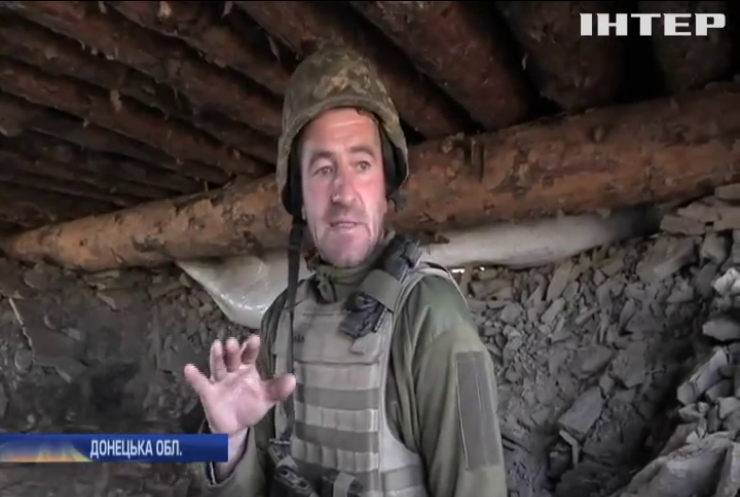 На Донбасі військові у окопах читають Радіщева