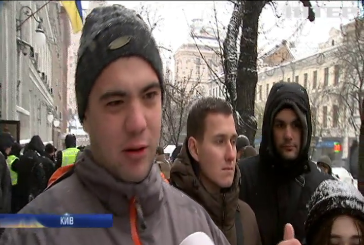 Під будівлею "Нафтогазу" пройшли акції протесту з вимогою відставки голови компанії Андрія Коболєва