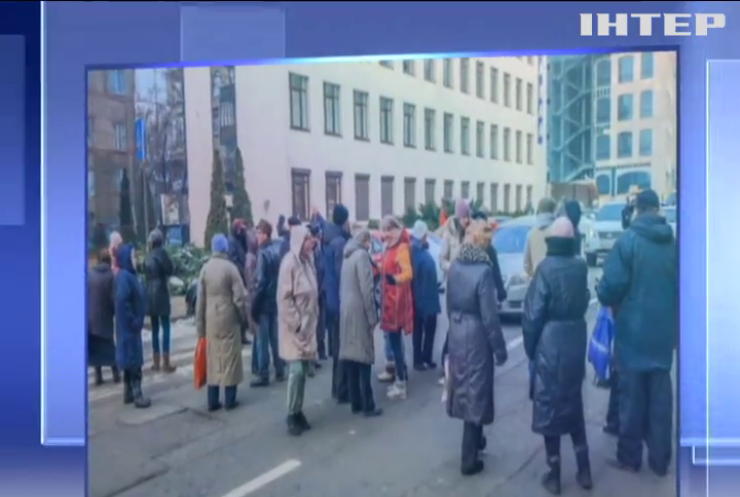 У Києві обурені мешканці перекрили дорогу 