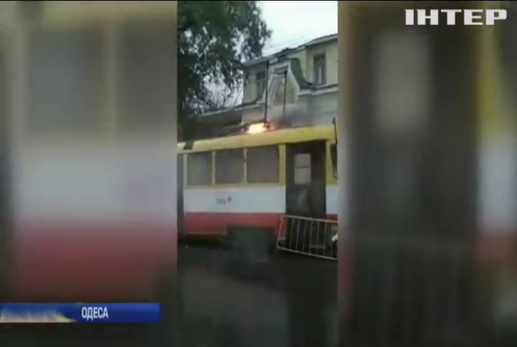 В Одесі біля ринку "Привоз" спалахнув трамвай