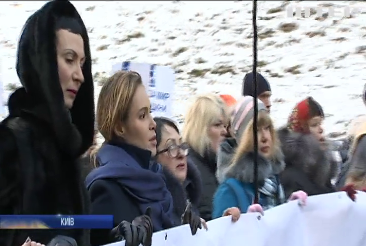Національна платформа "Жінки за мир" провела акцію протесту під Кабміном