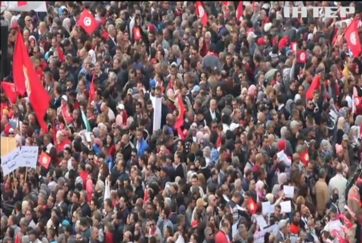 У Тунісі страйкують працівники держустанов