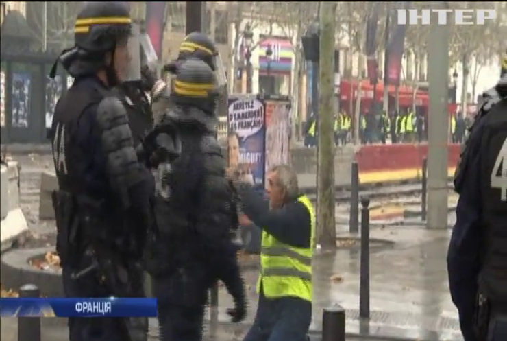 Протести у Європі: французи повстали проти політики президента