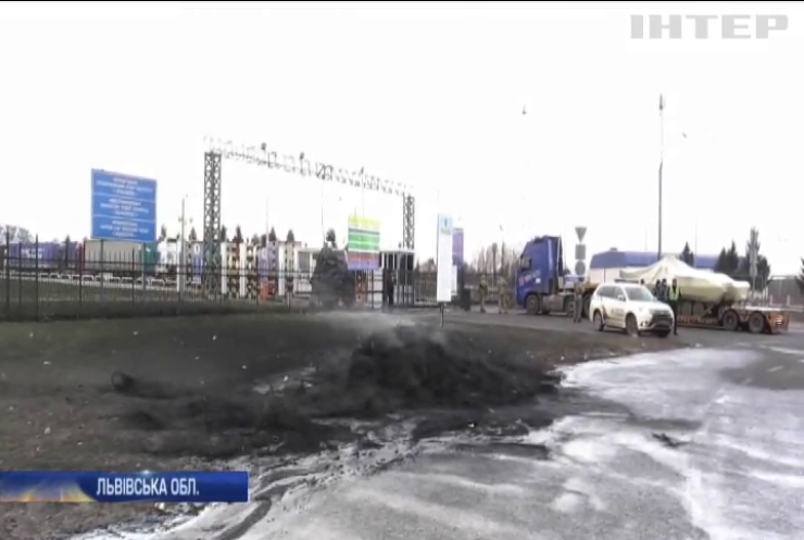 "Євробляхери" розблокували під'їзди до західного кордону України