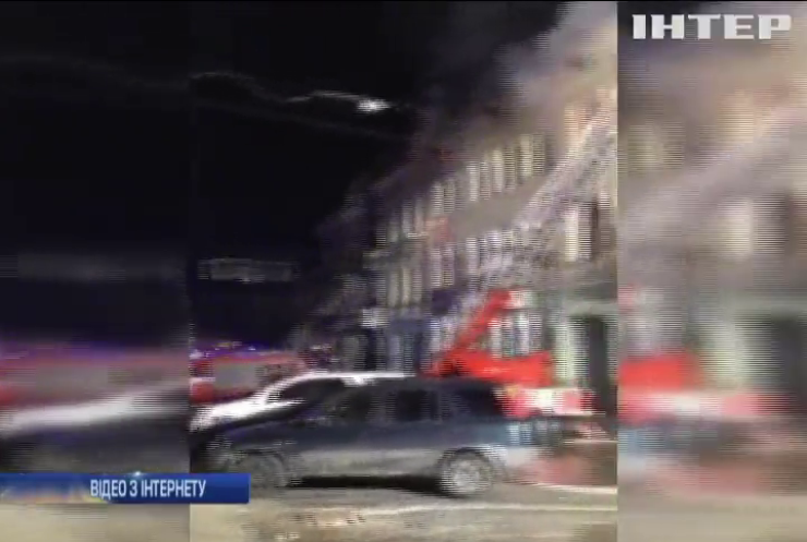 У центрі Чернівців спалахнула будівля