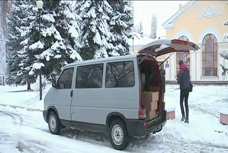 Волонтери Кропивницького подарували військовим мікроавтобус