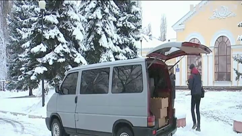 Волонтери Кропивницького подарували військовим мікроавтобус