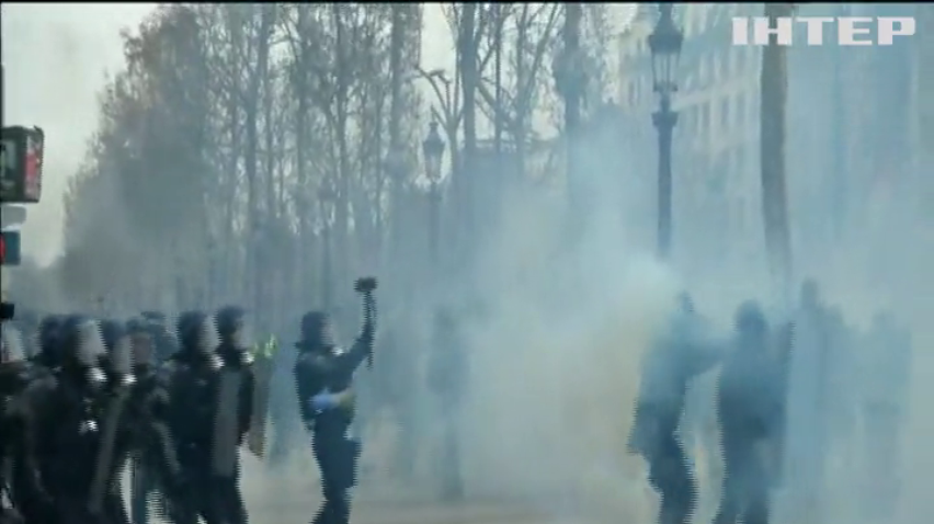 Францію накрила п'ята хвиля протестів "жовтих жителів"