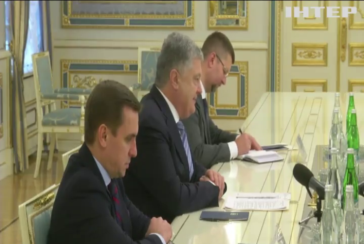 Петро Порошенко та Курт Волкер обговорили ситуації на Азові та Донбасі