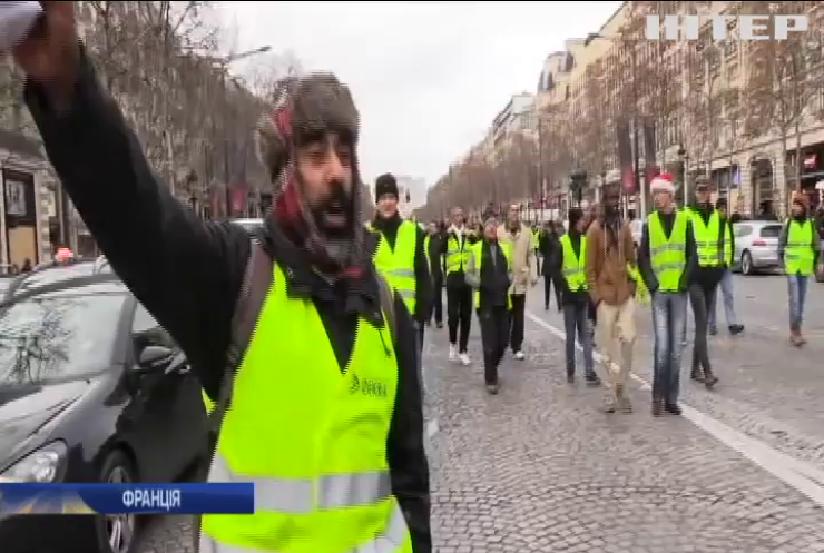 "Жовті жилети" поновили протести у Парижі