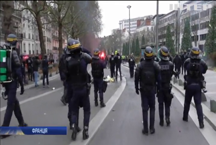 У Франції продовжуються акції протесту "жовтих жилетів"