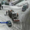 На Рівненщині дорожники ремонтують дороги у снігопад
