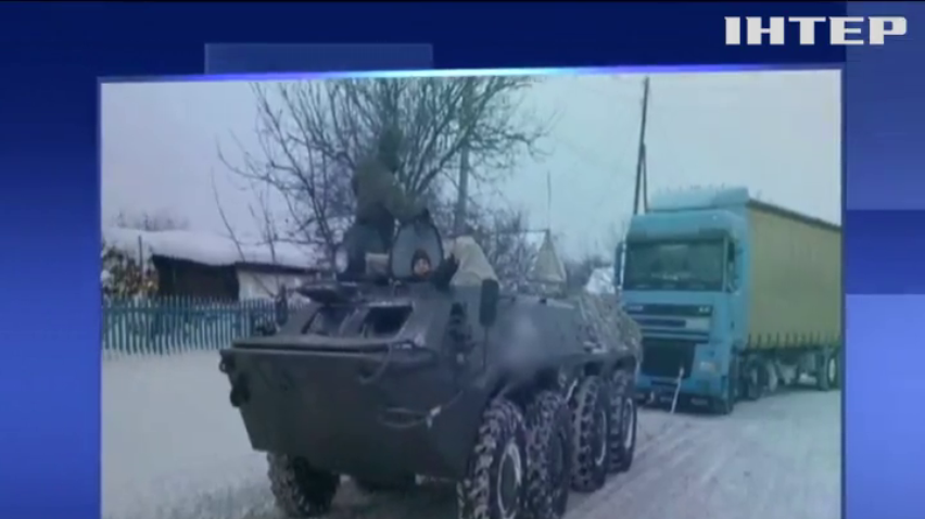 Негода в Україні: до боротьби зі снігом долучили військову техніку