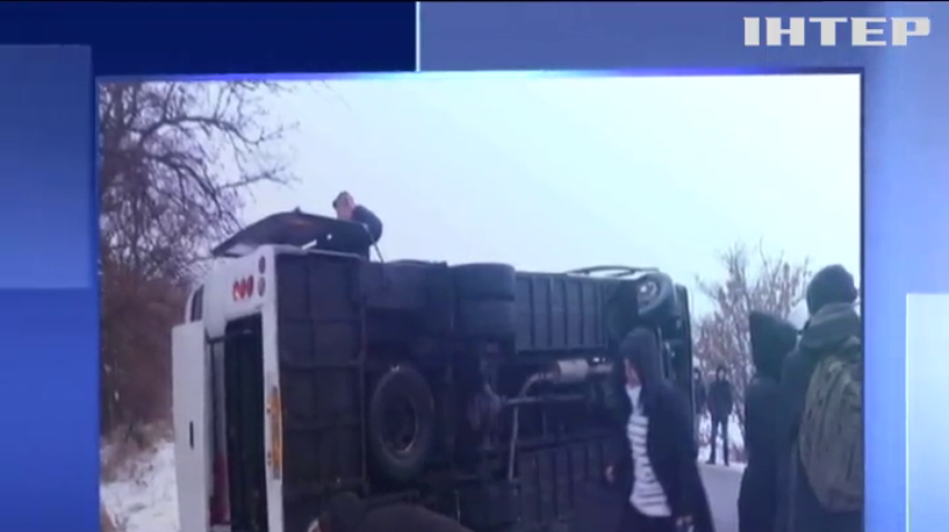 Під Миколаєвом перекинувся автобус з пасажирами