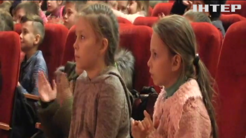 "Ангел, що втратив зірку": дитячий театр представив святкову виставу у Авдіївці