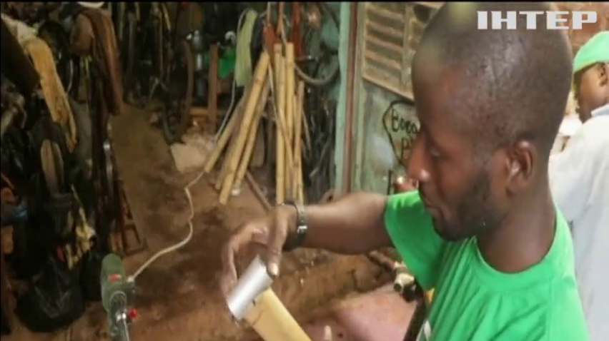 Підприємець з Кампали виготовляє бамбукові рами для старих велосипедів