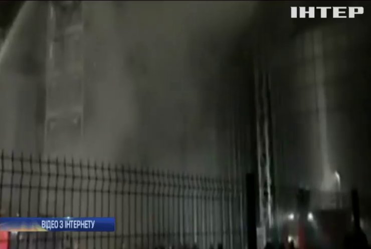 На Львівщині спалахнула пожежа на заводі з виробництва олії