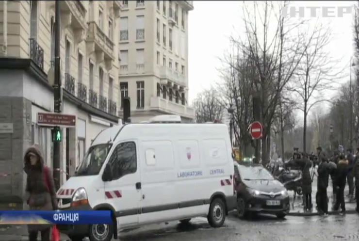 Біля резиденції президента Франції пограбували банк