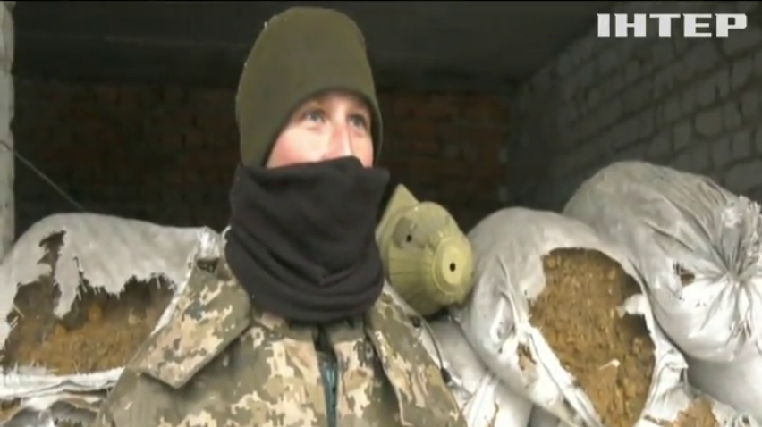 Українські військові укріплюють передові позиції у Пісках