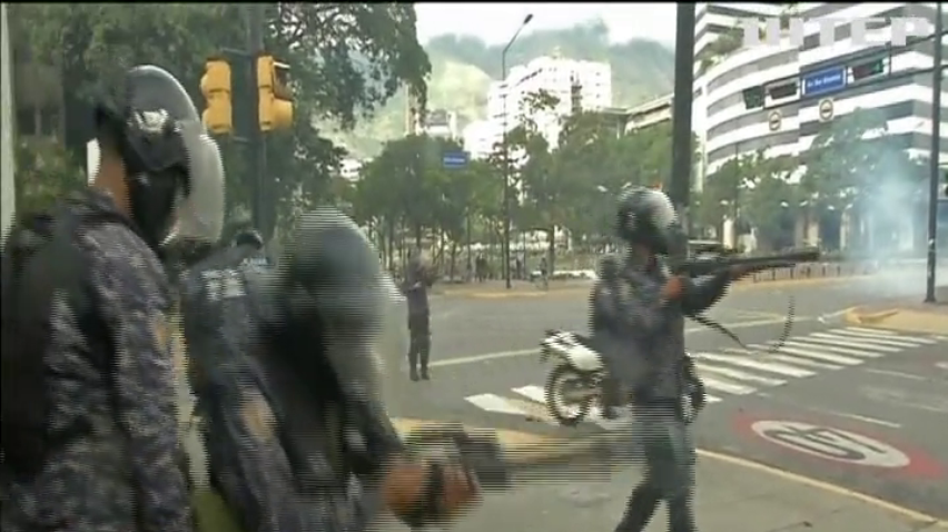 Протести у Венесуелі: армія залишається вірною Ніколасу Мадуро