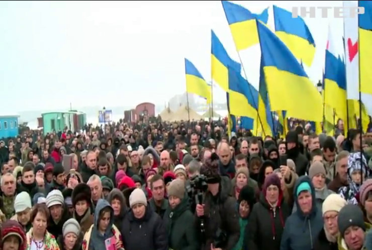 Лідер партії "Батьківщина" Юлія Тимошенко разом із військовиками та кіборгами вшанувала подвиг Героїв Крут