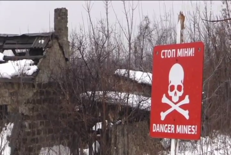 На Донбасі військові знищили тягач бойовиків