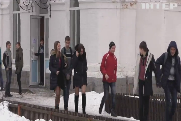 У школах Вінниці почали масове щеплення від кору