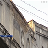 У Львові шматок фасаду впав на голову місцевому жителю