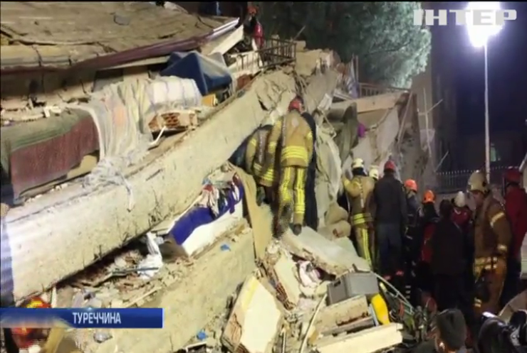 Обвал будинку у Стамбулі: рятувальники знайшли ще два тіла