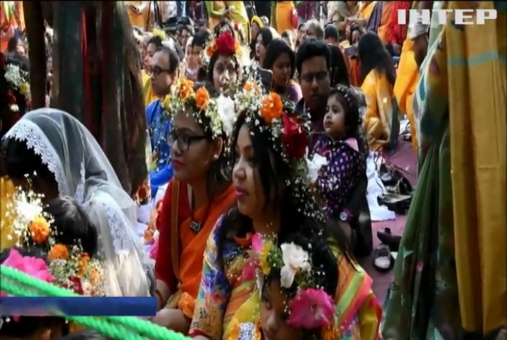 Жителі Бангладеш зустрічають весну за бенгальським календарем