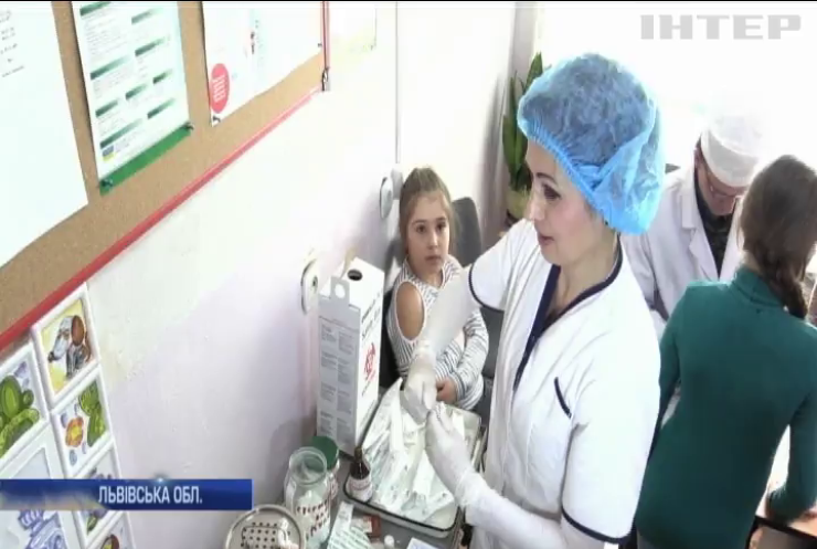 На Львівщині масово вакцинують дітей проти кору
