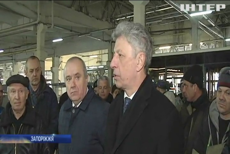 Юрій Бойко на зустрічі із працівниками заводу "ЗАЗ" закликав підтримати український автопром