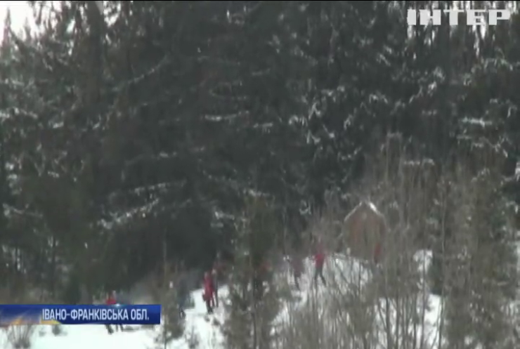 У Карпатах врятували двох туристів із снігового полону