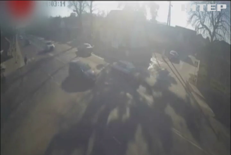 На Київщині авто поліції протаранило дві машини