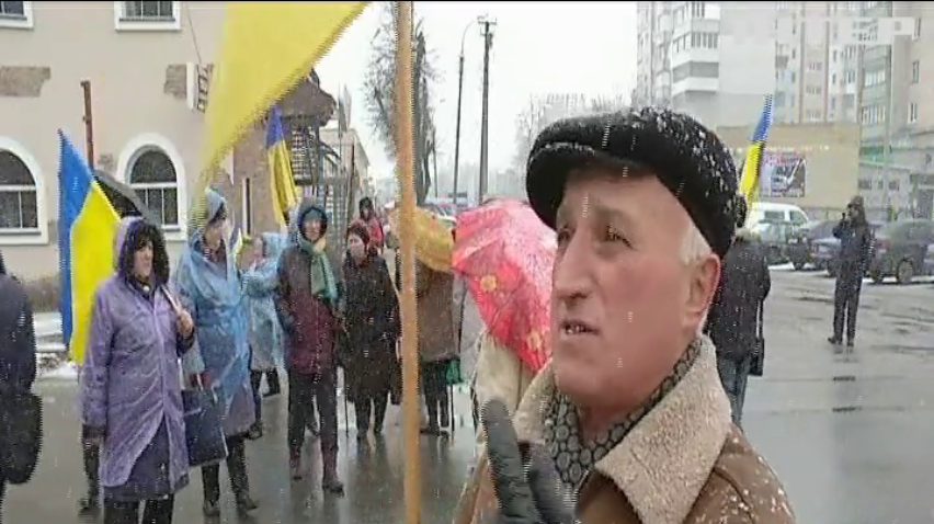 Протести у Смілі: обурені люди вимагають перерахувати платіжки за тепло