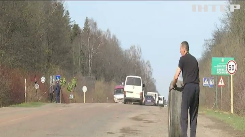 На Прикарпатті від ремонту доріг лише збільшується кількість вибоїн