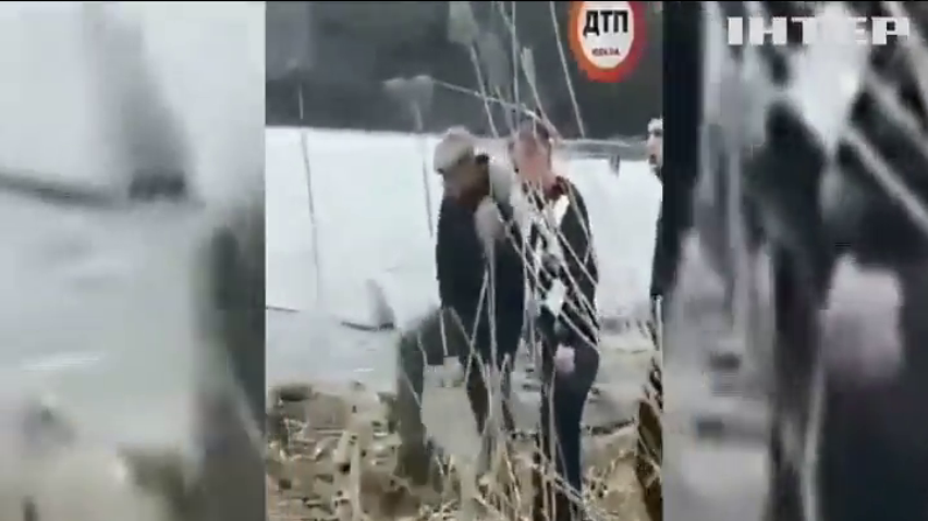 Перехожі врятували двох школярів від смерті під кригою