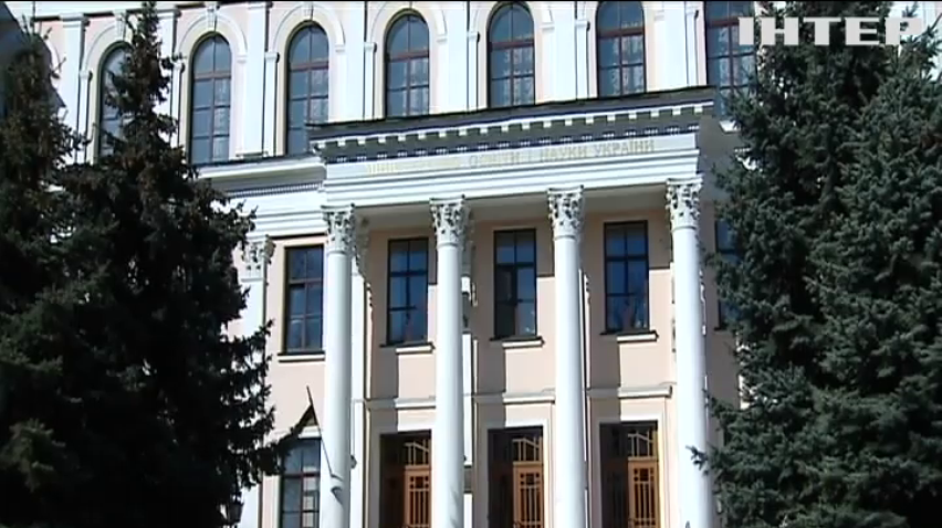 Освіта недорого: як в Україні торгують дипломами