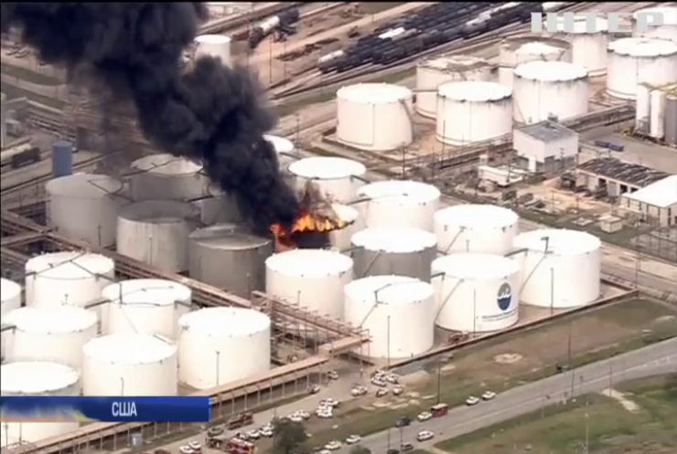 Пожежа на нафтосховищі: жителям Техасу загрожує евакуація