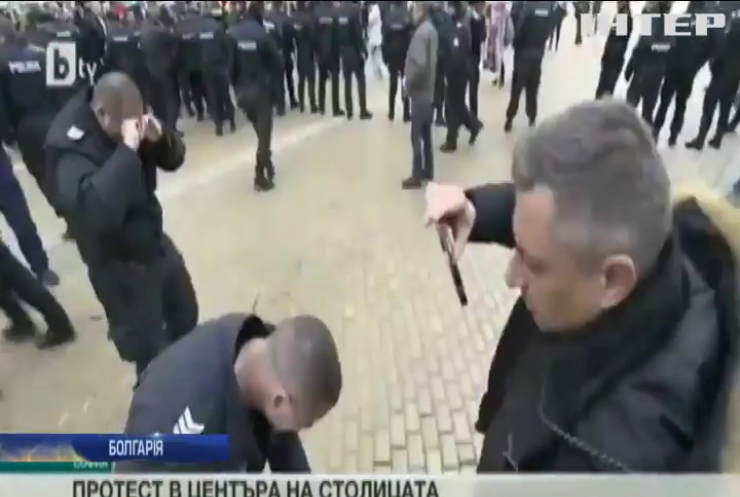 Болгарські правоохоронці застосували сльозогінний газ проти самих себе