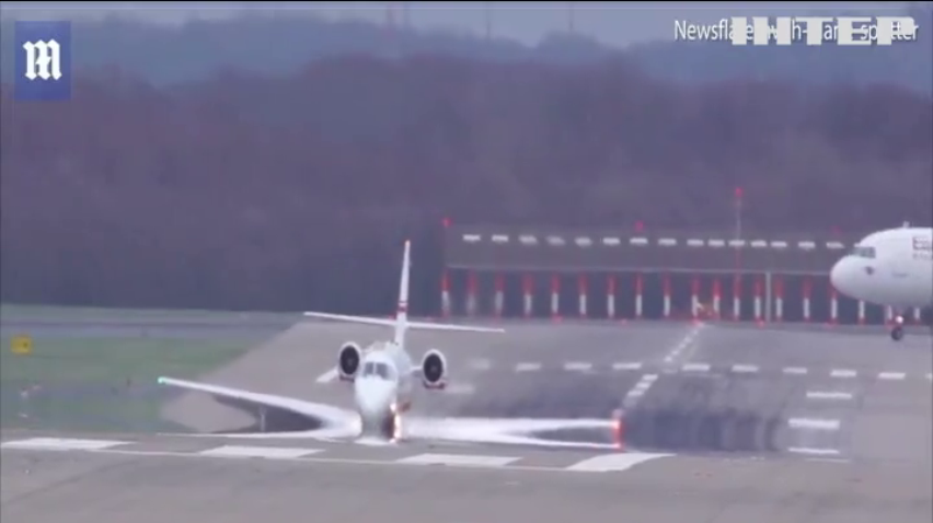 У Дюссельдорфі екстрено посадили пасажирський літак (відео)