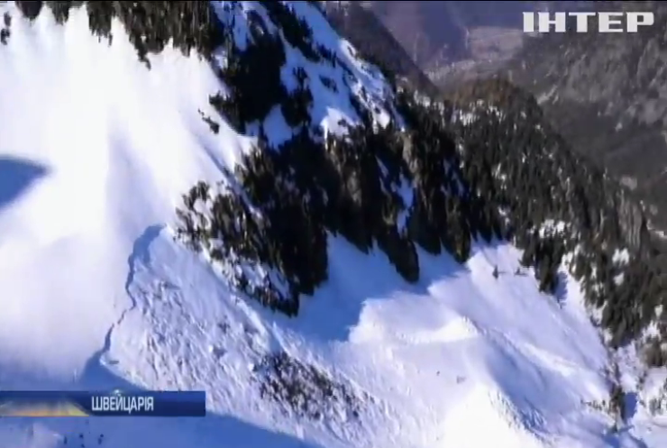 Снігова лавина накрила туристів у швейцарських Альпах