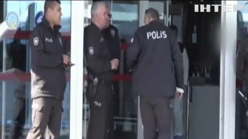 У Туреччині поліцейські влаштували стрілянину в аеропорту