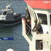 У Середземному морі військові звільнили танкер від біженців-піратів (відео)