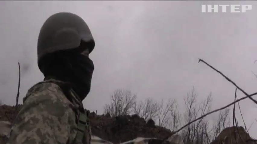 На Донбасі знищили ворожу техніку з боєприпасами