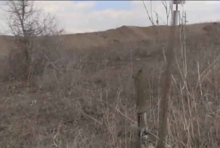 На Донбасі мирні жителі підриваються на мінах