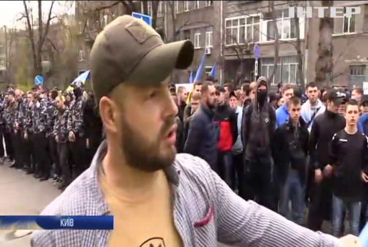 Активісти "Національного корпусу" провели мітинг у Києві, на якому закликали покарати фігурантів оборонного скандалу