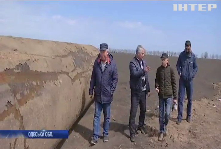 На Одещині чиновники наказали викопати труби зрошувальної системи